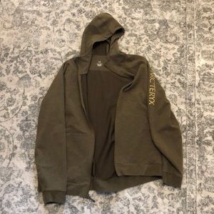 Men’s Arc’Teryx hoodie